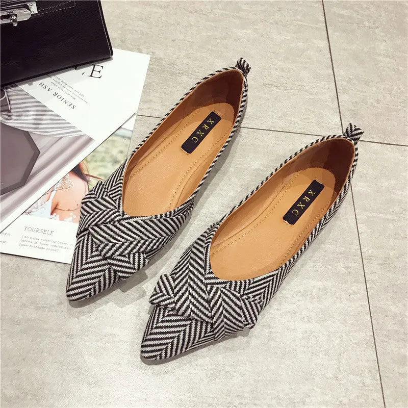 Women's pointed toe low heel shoes in black or red with cotton upper and 1-3cm heel height