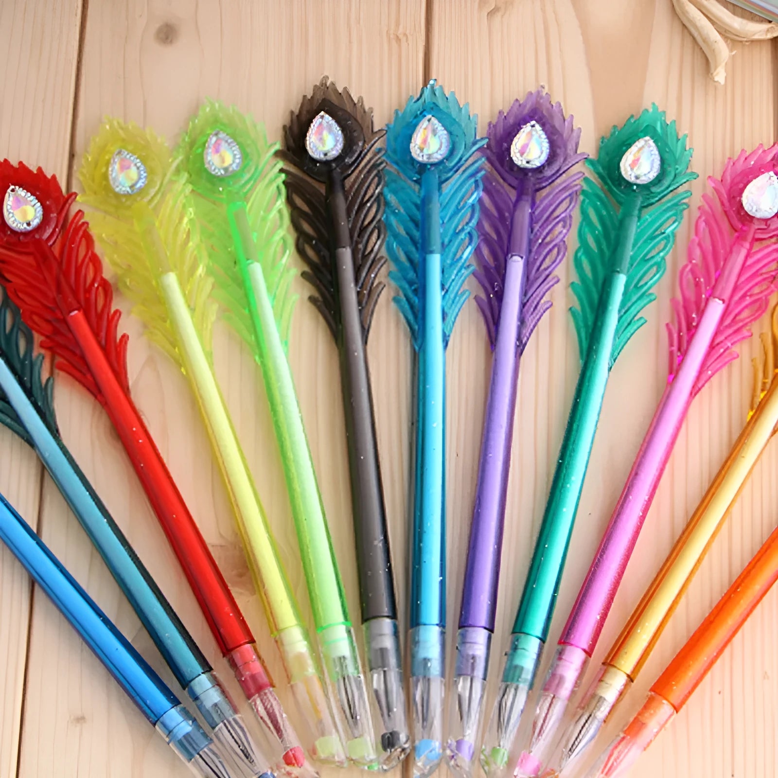 Peacock feather colour gel pen with replaceable refill, 19cm length with 0.5mm writing thickness