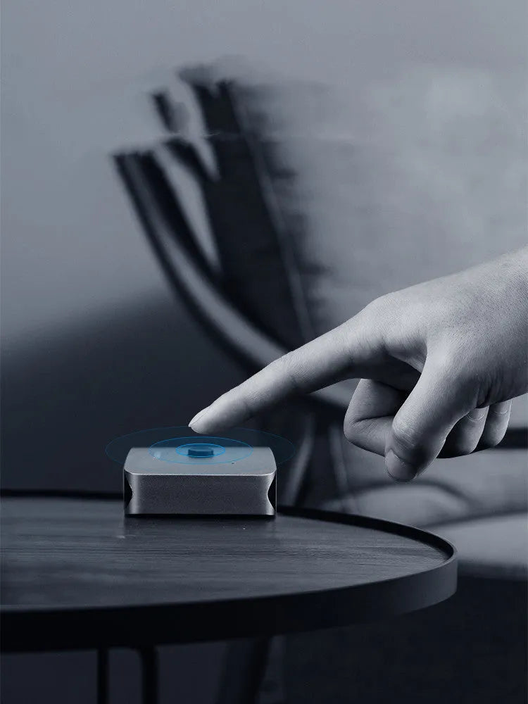Grey Haibeisi HDMI 1-input 2-output switcher splitter device for 4K video signals.
