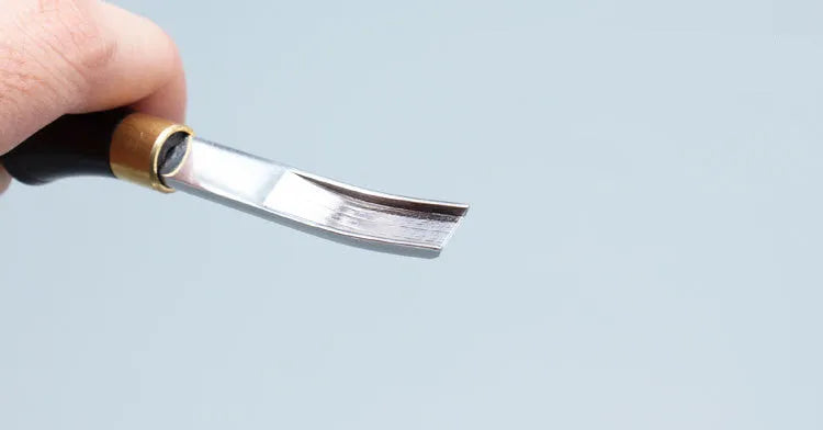 Leather hand tool for thinning wide shovel edges with 35cm blade length and sectional cutting design
