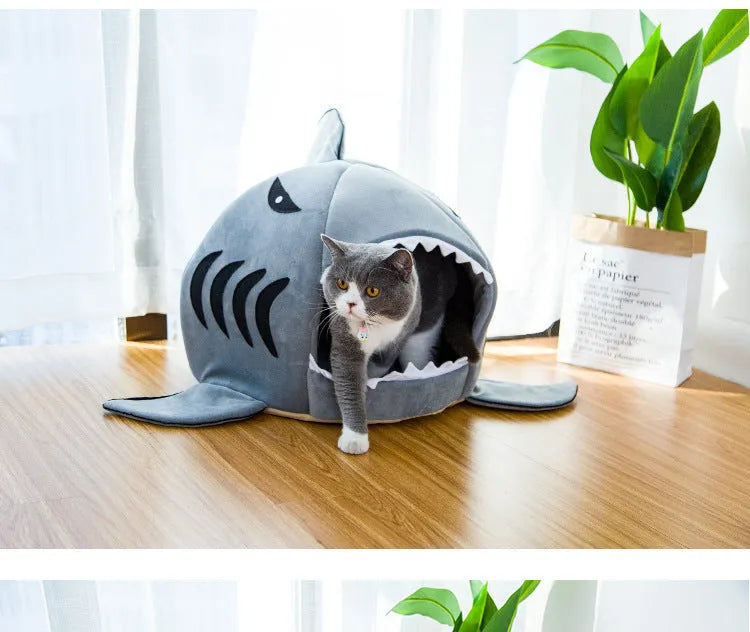 Shark-shaped pet bed for small dogs and cats in crystal velvet fabric with three size options