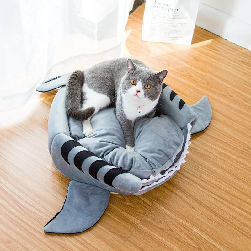Shark-shaped pet bed for small dogs and cats in crystal velvet fabric with three size options