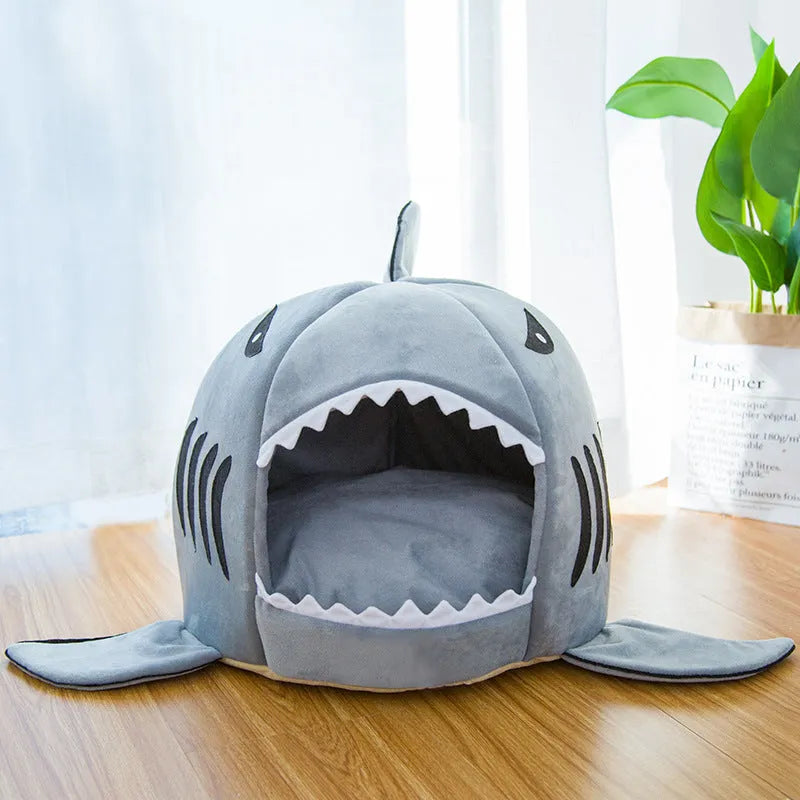 Shark-shaped pet bed for small dogs and cats in crystal velvet fabric with three size options