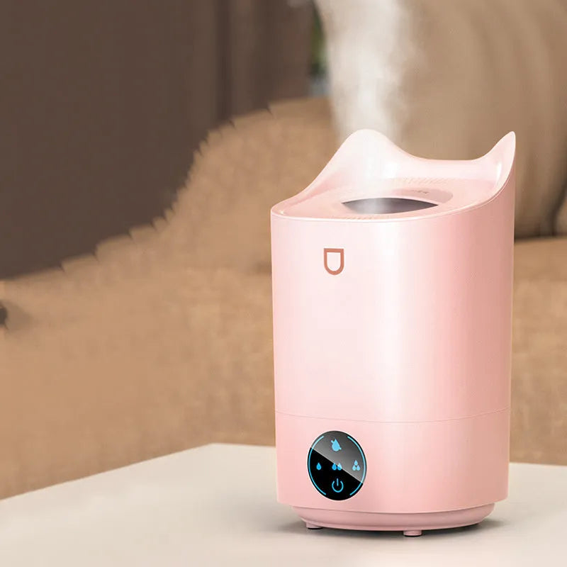 Double spray humidifier with three fog outlets, transparent water tank showing 2.6-4.0 litre capacity, USB power connection