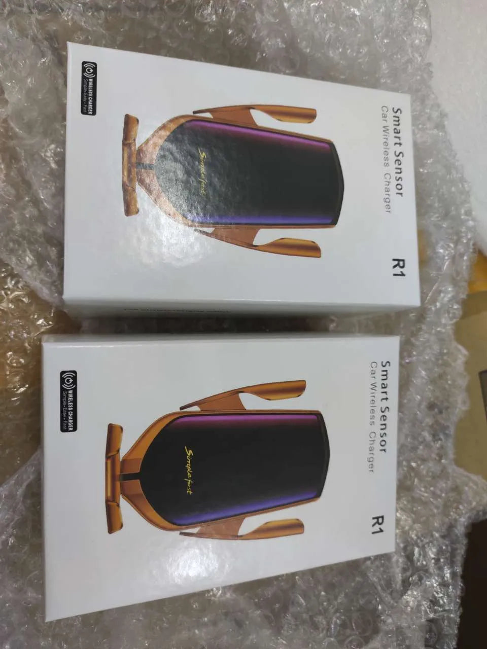 Magic Clip R1 automatic car phone holder in gold or silver with wireless charging up to 9V1.67A