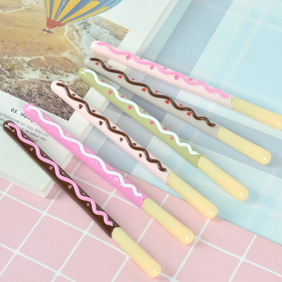 Set of five scented gel pens with chocolate bar designs and 0.5mm needle tips.