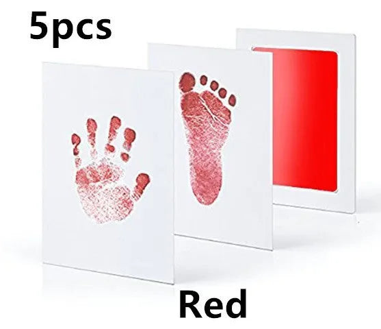 Wash-free baby handprint and footprint ink kit with printing oil, two paper sheets and disposable printing table for 0-6 months.