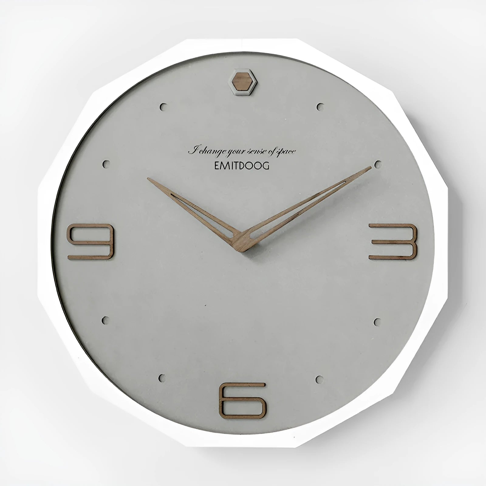 Round 12-inch Nordic minimalist wall clock in Geralt material with four colour options