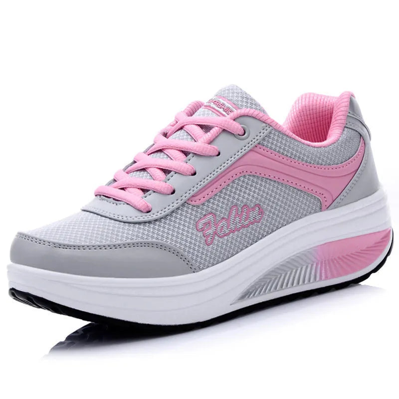 Women's heelless travel shoes with 3-5cm mid-heel in grey powder colour, sports design for spring