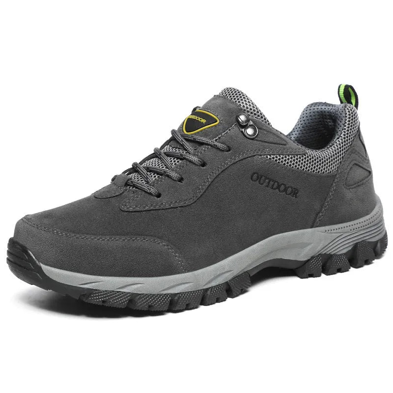 Men's low-top hiking shoes in army green with mesh lining and viscose sole for leisure walking