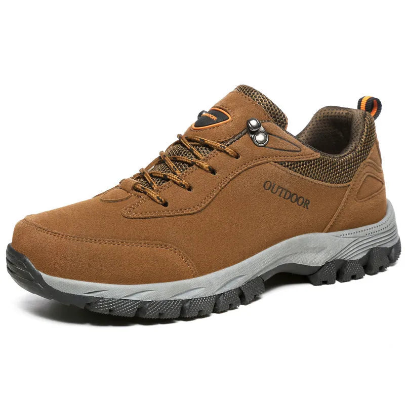Men's low-top hiking shoes in army green with mesh lining and viscose sole for leisure walking