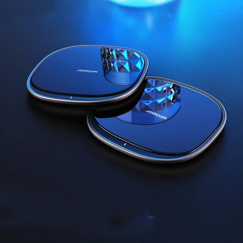 Black or white 15W wireless charger with zinc alloy frame and glass surface, dimensions 99.2mm x 99.2mm x 7.4mm