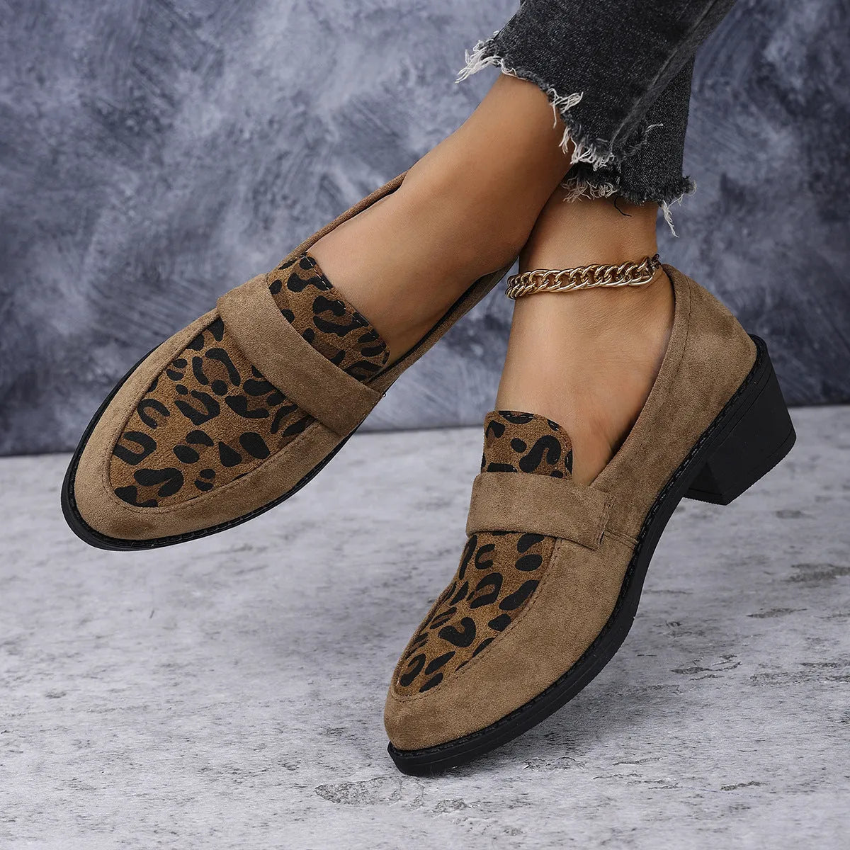 Leopard print suede slip-on shoe with chunky heel and pointed toe in brown colour