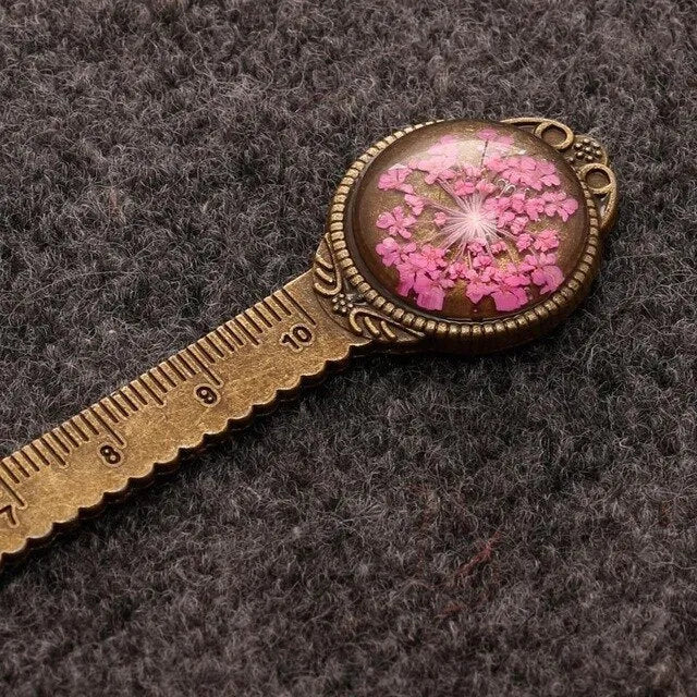 Handmade dry flower gypsophila ruler bookmark with lace flowers, daffodils, and clover in classical style