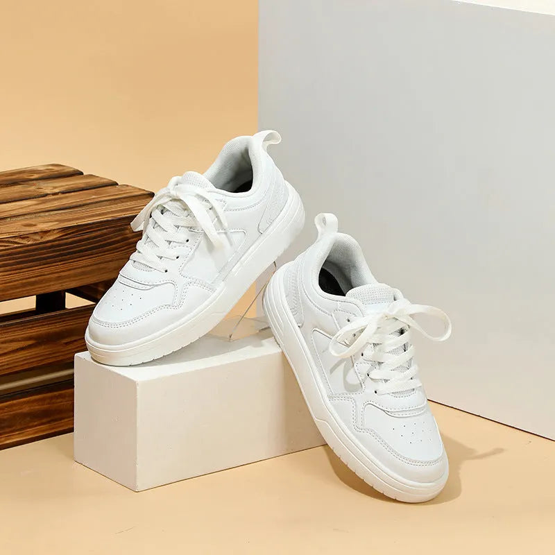 White low-top board shoe with mesh lining, mid heel 3-5cm, rubber MD TPU sole, front lace-up, round toe