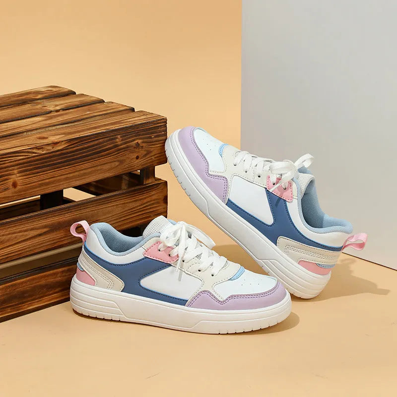 White low-top board shoe with mesh lining, mid heel 3-5cm, rubber MD TPU sole, front lace-up, round toe