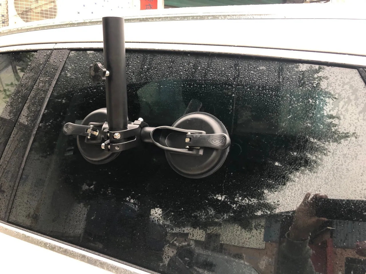 Black off-road car sucker base flagpole mount with round glass sucker and ABS plastic construction