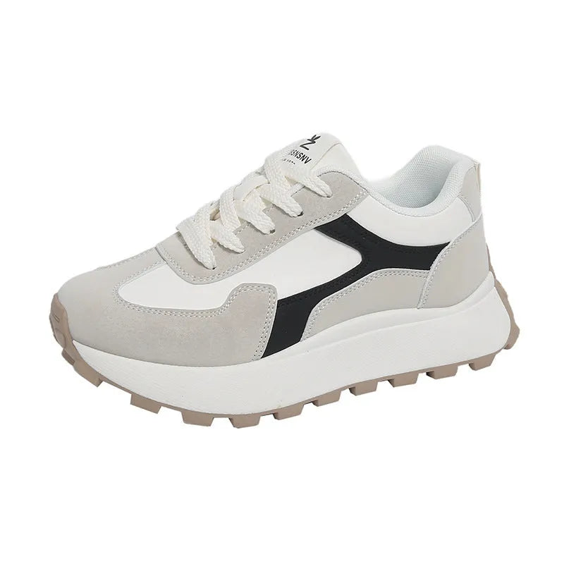 Women's low-top sports shoes in card black with mesh lining, rubber sole, and front lace-up closure