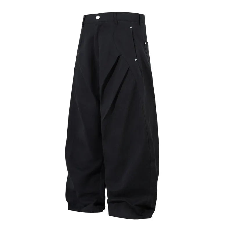 Men's black pleated machete casual trousers with a loose wide-leg fit on a neutral background.