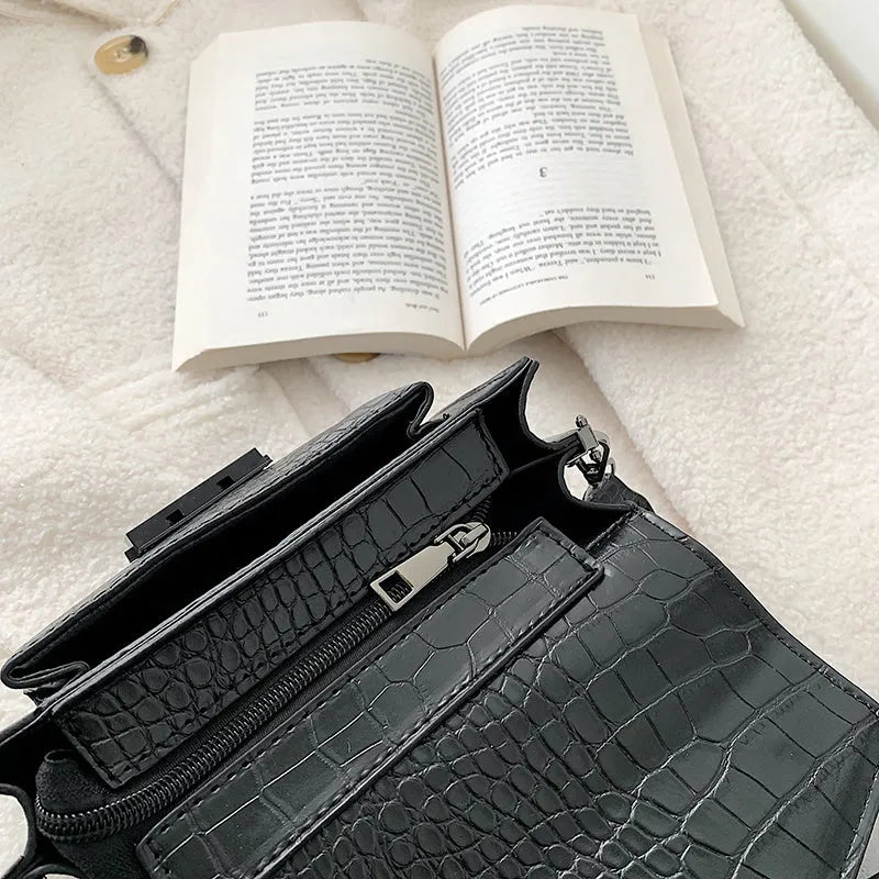Vintage crossbody bag in black, dark brown, khaki, or red with 20x14x7cm dimensions and PU fabric