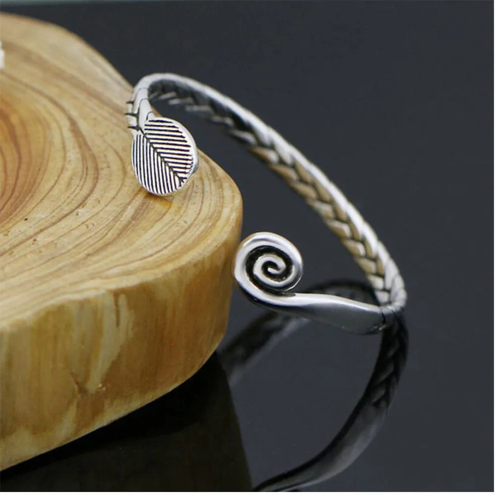 Women's Chinese style retro opening bracelet with fish motif in 925 silver-plated copper