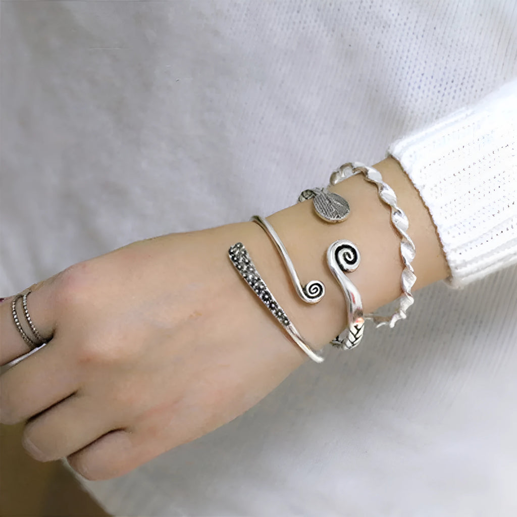 Women's Chinese style retro opening bracelet with fish motif in 925 silver-plated copper