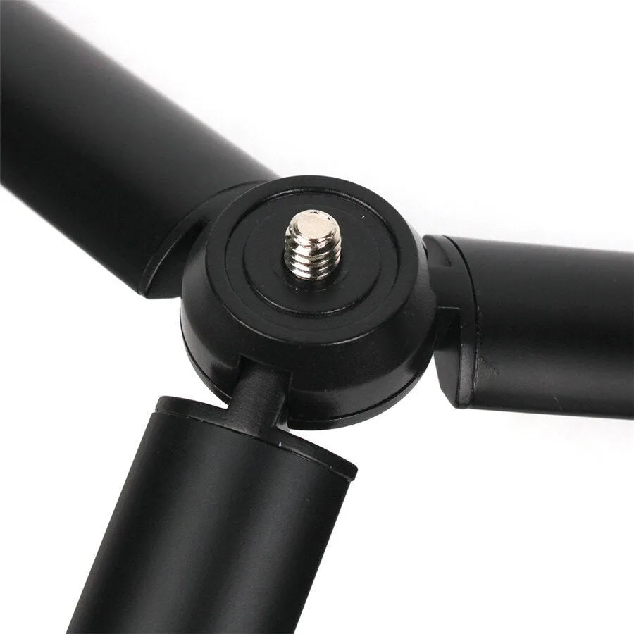 Black aluminium mobile phone tripod extended to 150cm height with 360-degree rotation capability