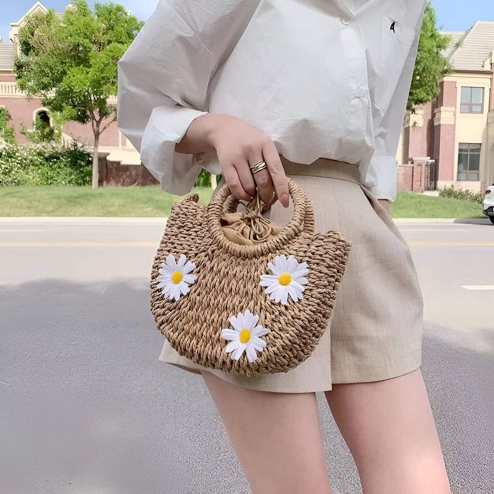 Women's light brown straw-weaved crossbody bag with daisy decoration, 25cm wide