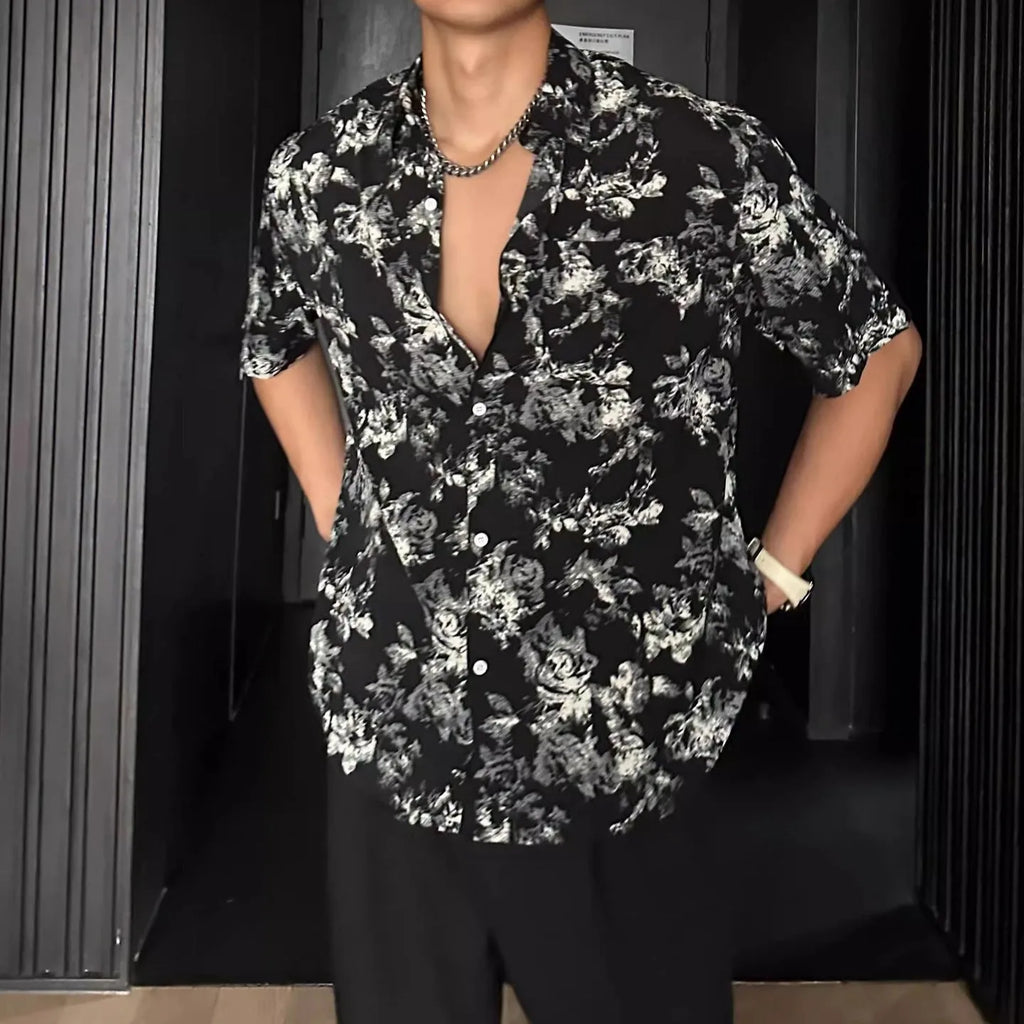 Loose casual printed shirt with short sleeves and floral pattern in black or white, sizes M to XXXL.
