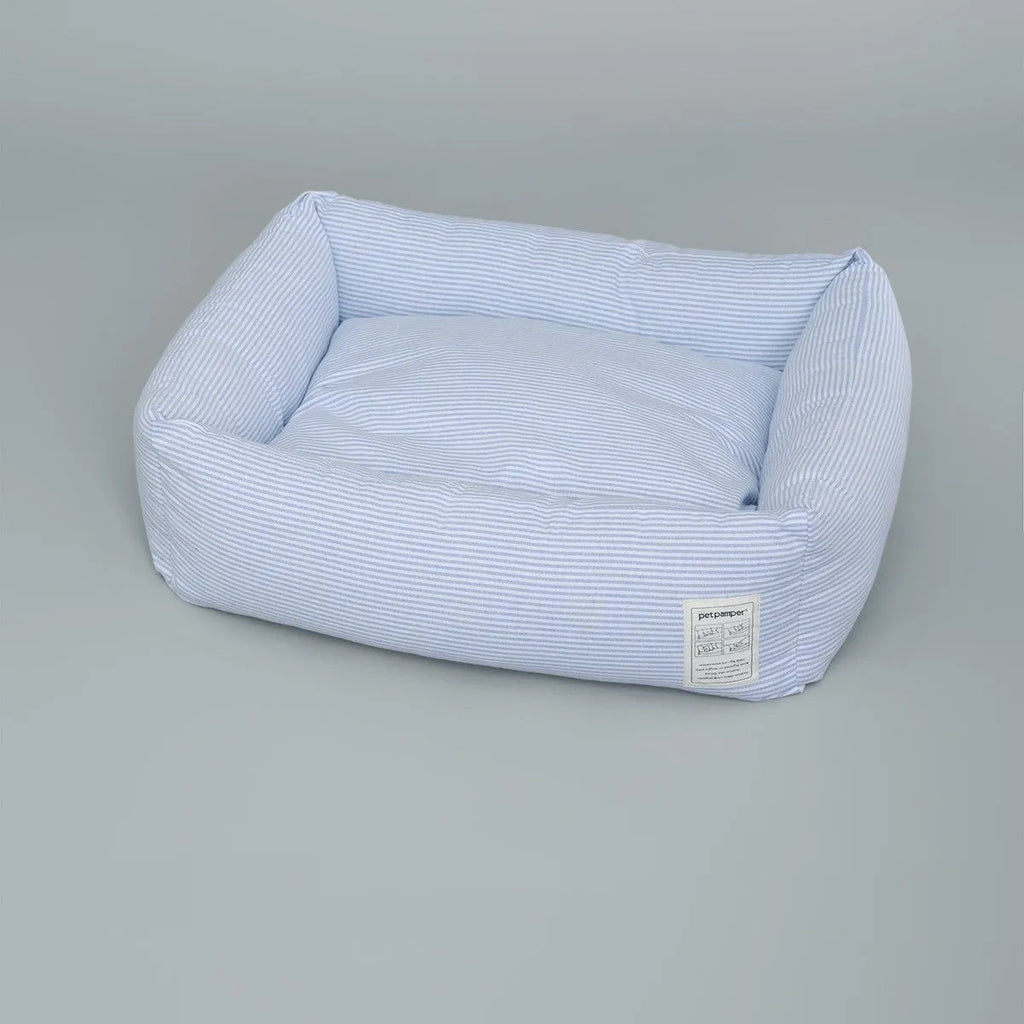 Foldable cat nest in white and blue striped cloth, free size, for cats.