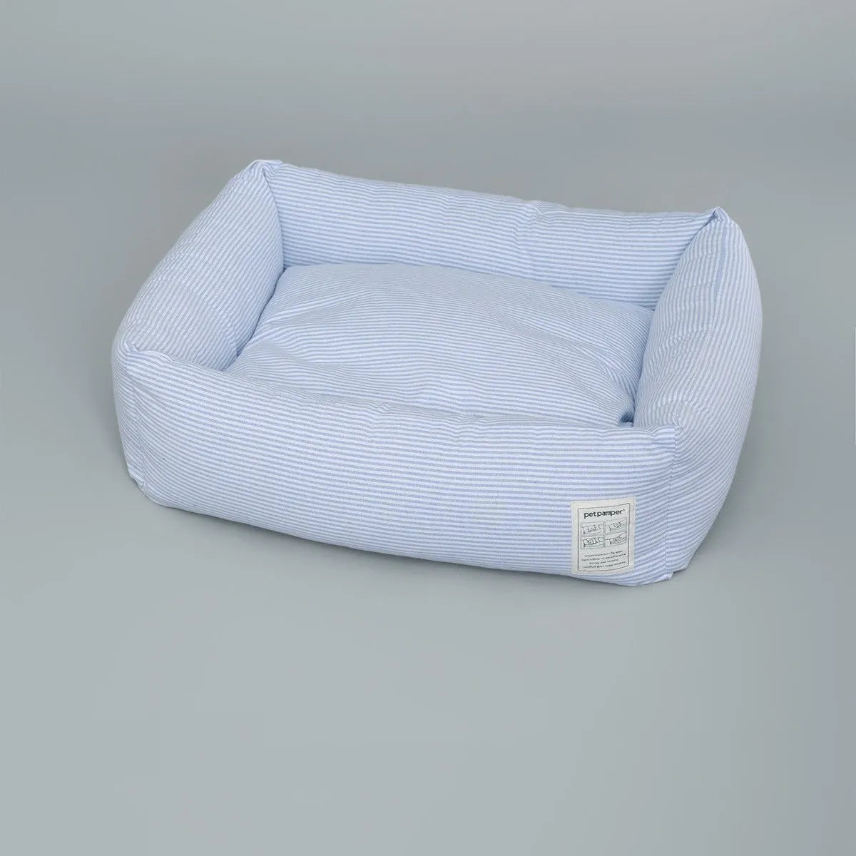 Foldable cat nest in white and blue striped cloth, free size, for cats.
