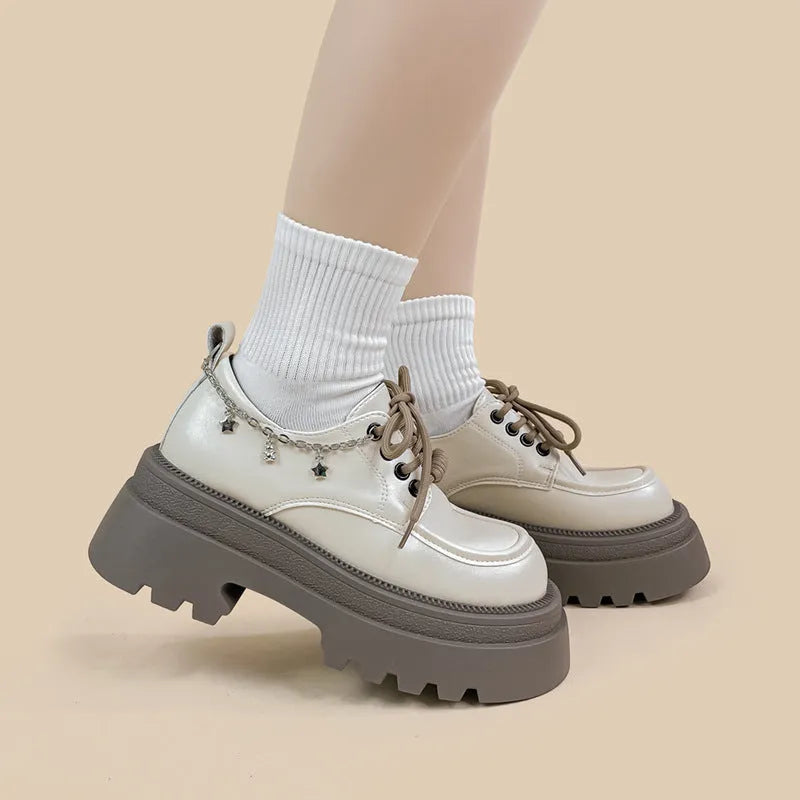 White platform leather shoes with 6-8cm chunky heel, round toe, and front lace-up design in XINGX bear colour