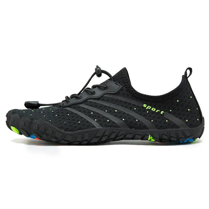 Low-top outdoor fitness shoes in army green with mesh fabric upper and rubber sole for beach wading.