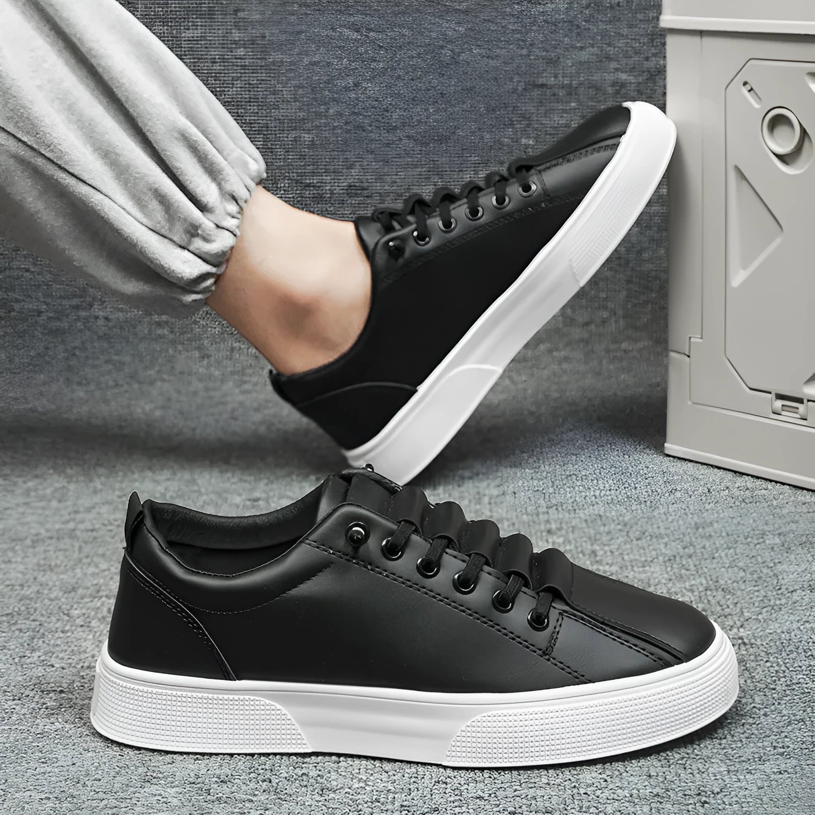 Men's low-top black and white sports casual shoes with synthetic leather upper and round toe.