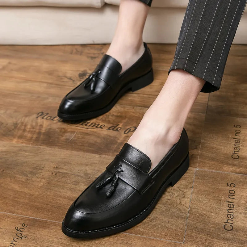Men's black slip-on business casual shoes with a tassel, made from artificial PU leather with a rubber sole.
