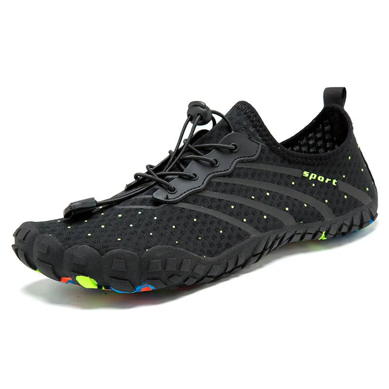 Low-top outdoor fitness shoes in army green with mesh fabric upper and rubber sole for beach wading.