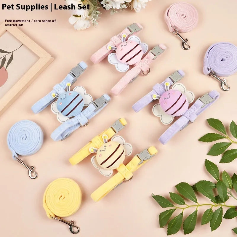Adjustable bee-shaped cat lead with extendable rope in blue, pink, or yellow colours