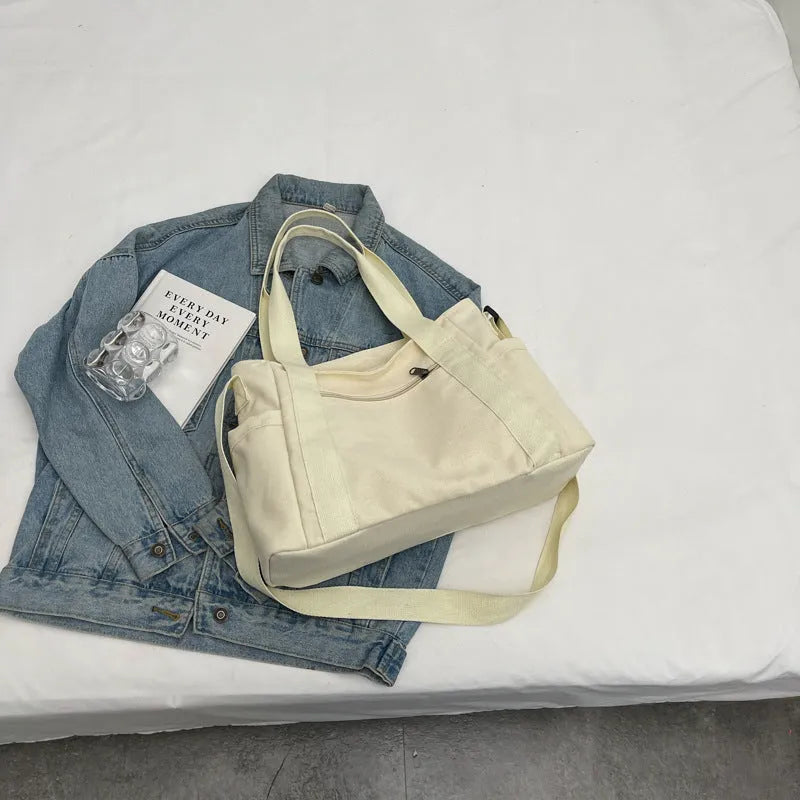 Women's shoulder tote bag in solid colour with sandwich pocket and internal mobile phone compartment for leisure travel