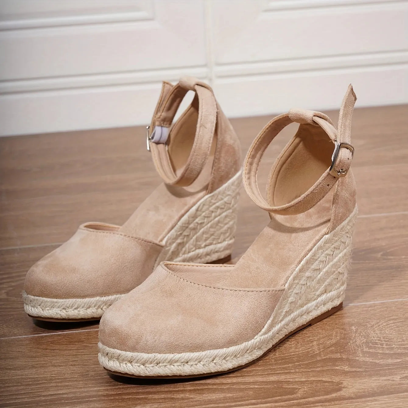 Women's suede wedge sandals in Roman style with buckle fastening and rubber sole
