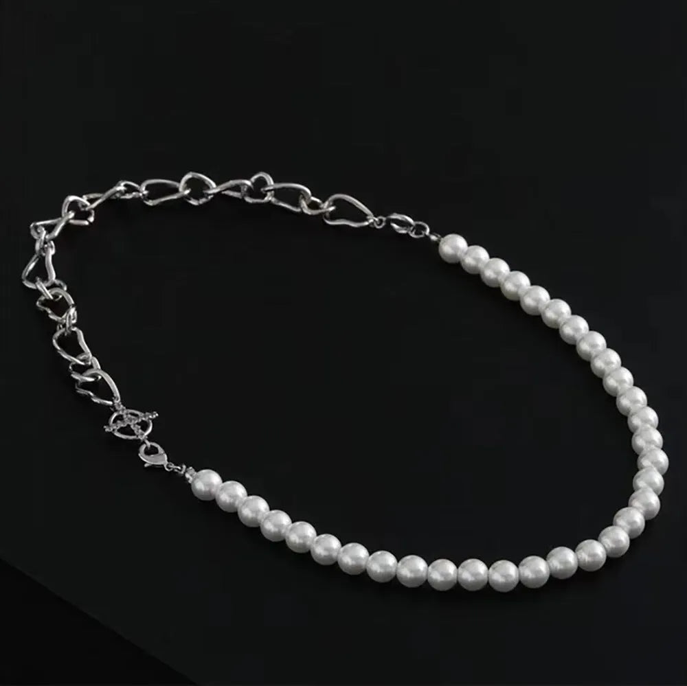 White asymmetric geometric acrylic clavicle chain necklace with twisted chain design