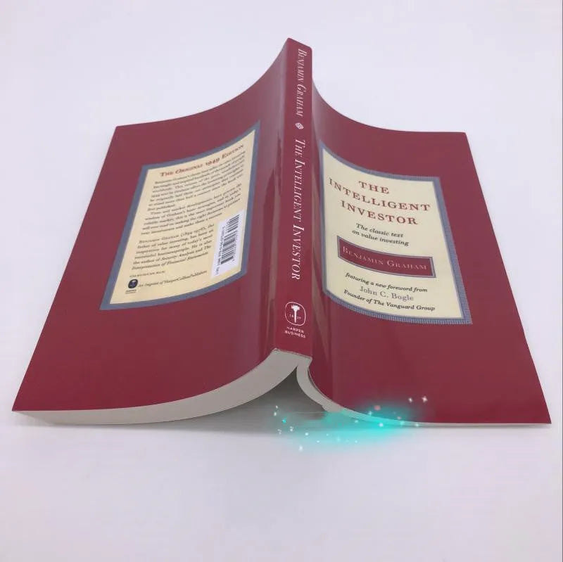 The Intelligent Investor by Benjamin Graham paperback book with Jason Zweig commentary English edition