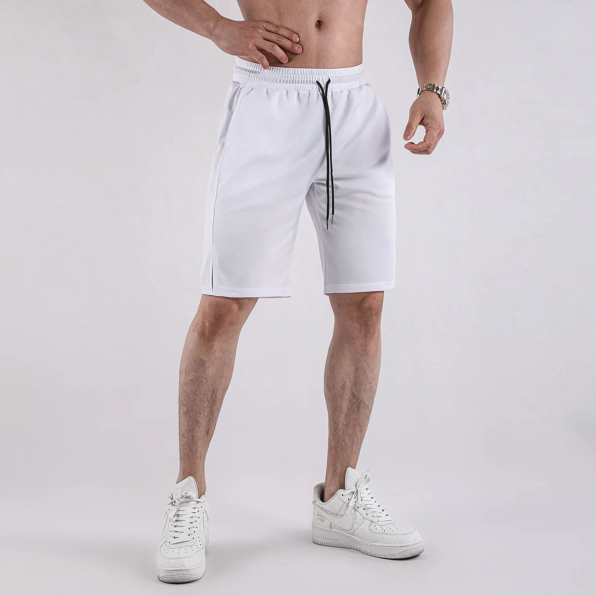 Men's quick-drying mesh shorts in black or white, loose fit for summer fitness