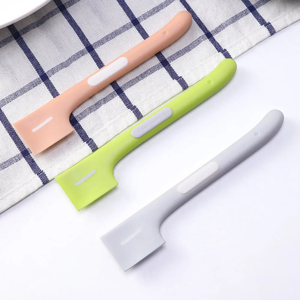 Green pet feeding spoon with 16cm handle scraping canned food from jar