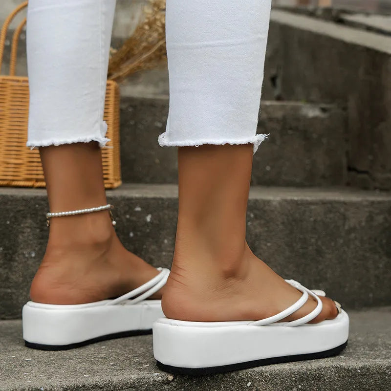 Thick bottom flip-flops in multiple colours with round toe and 2.5cm rubber sole