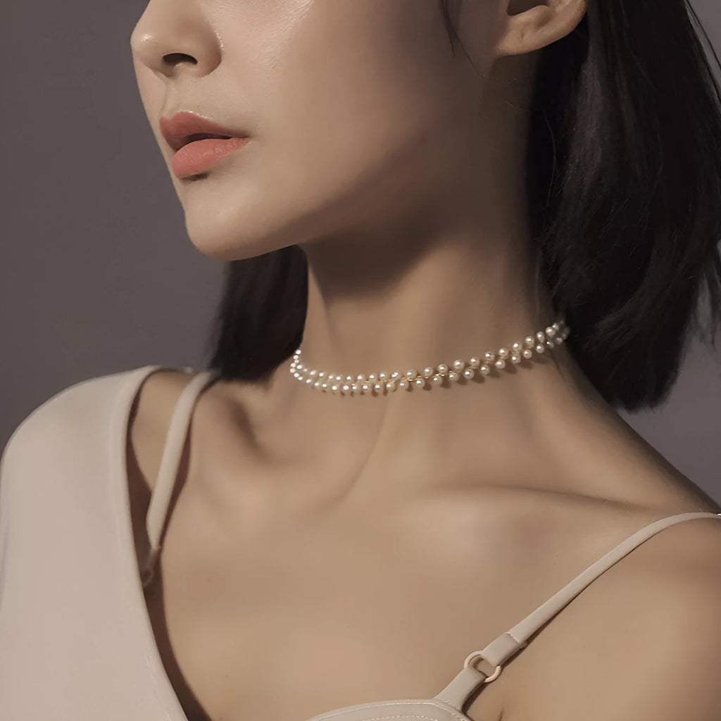 Hand-woven white pearl necklace with adjustable bean chain, 31-40cm circumference, 0.8cm wide.