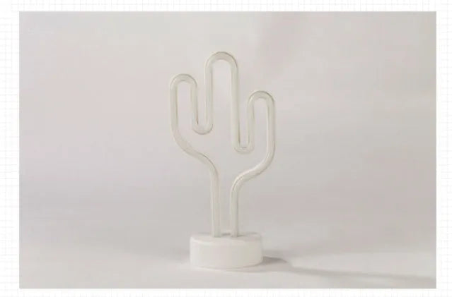 Green plastic pineapple LED modelling lamp, 25.5cm high, 23.5cm wide, 2.8cm thick, battery operated decorative night light.