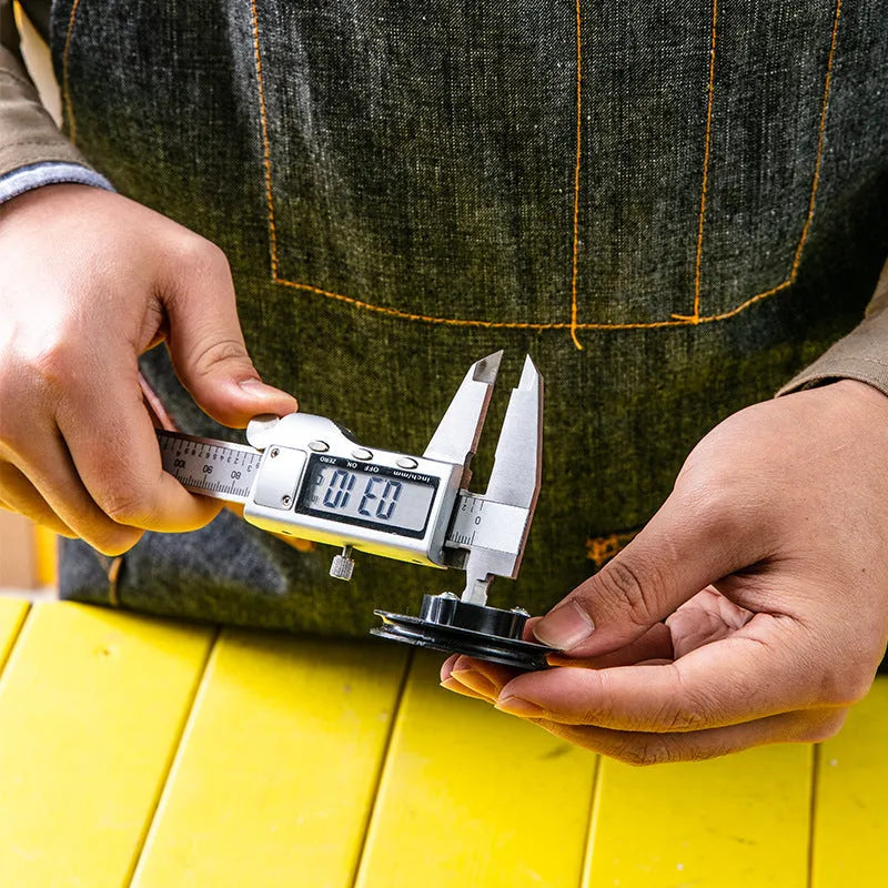 Deli stainless steel digital vernier caliper showing digital display and measuring jaws.