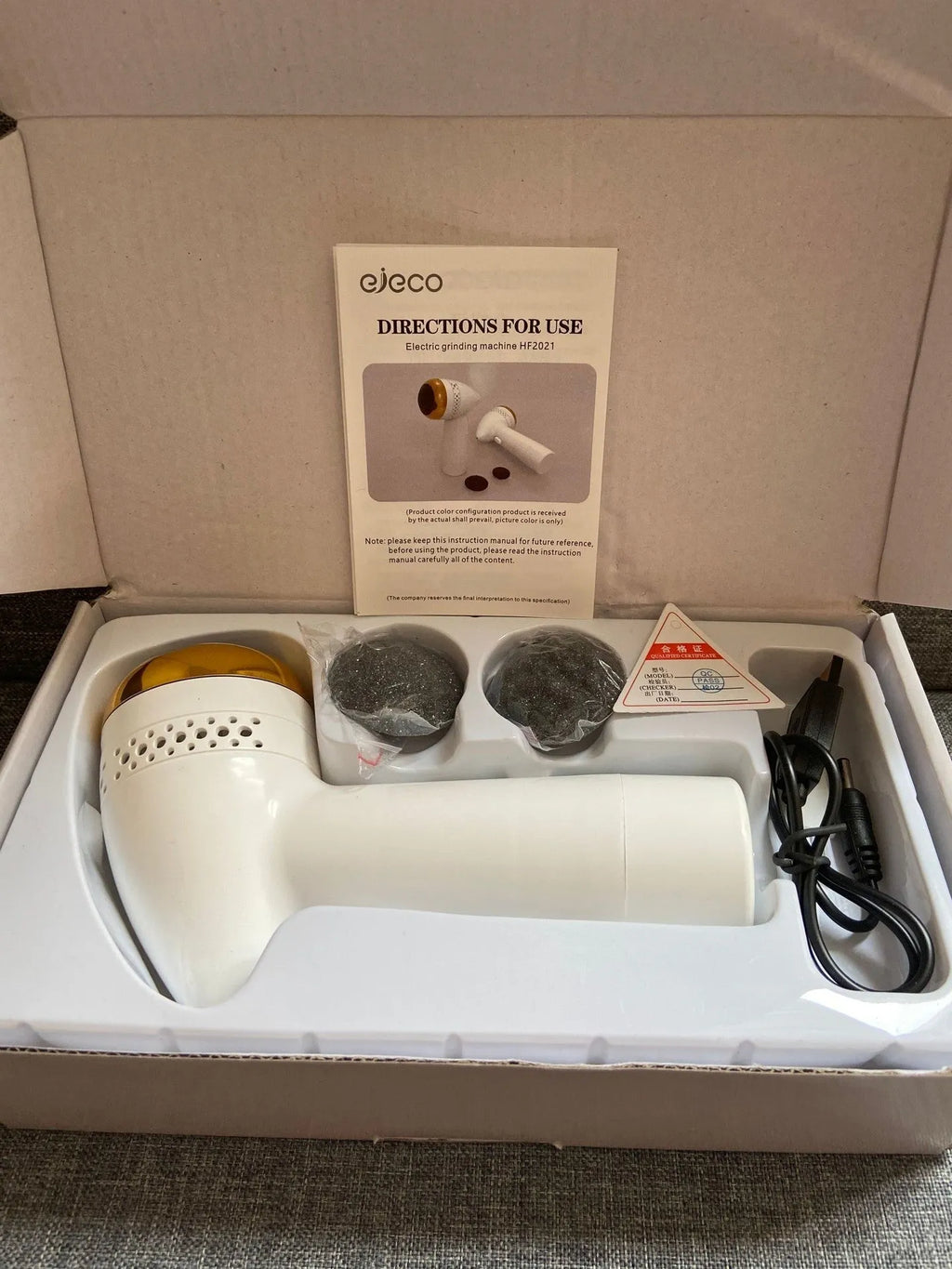 Electric vacuum foot grinder with quartz grinding head in gold, pink gold, pink silver, white gold, or white silver finish