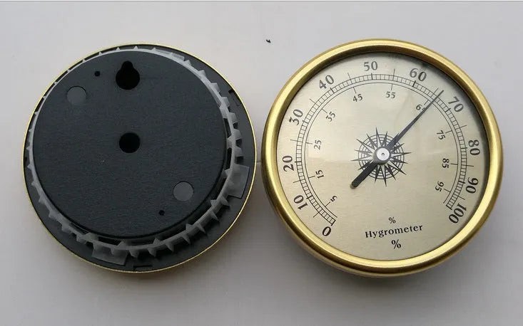 Analogue thermometer and hygrometer with 72mm aluminium dial showing temperature and humidity readings