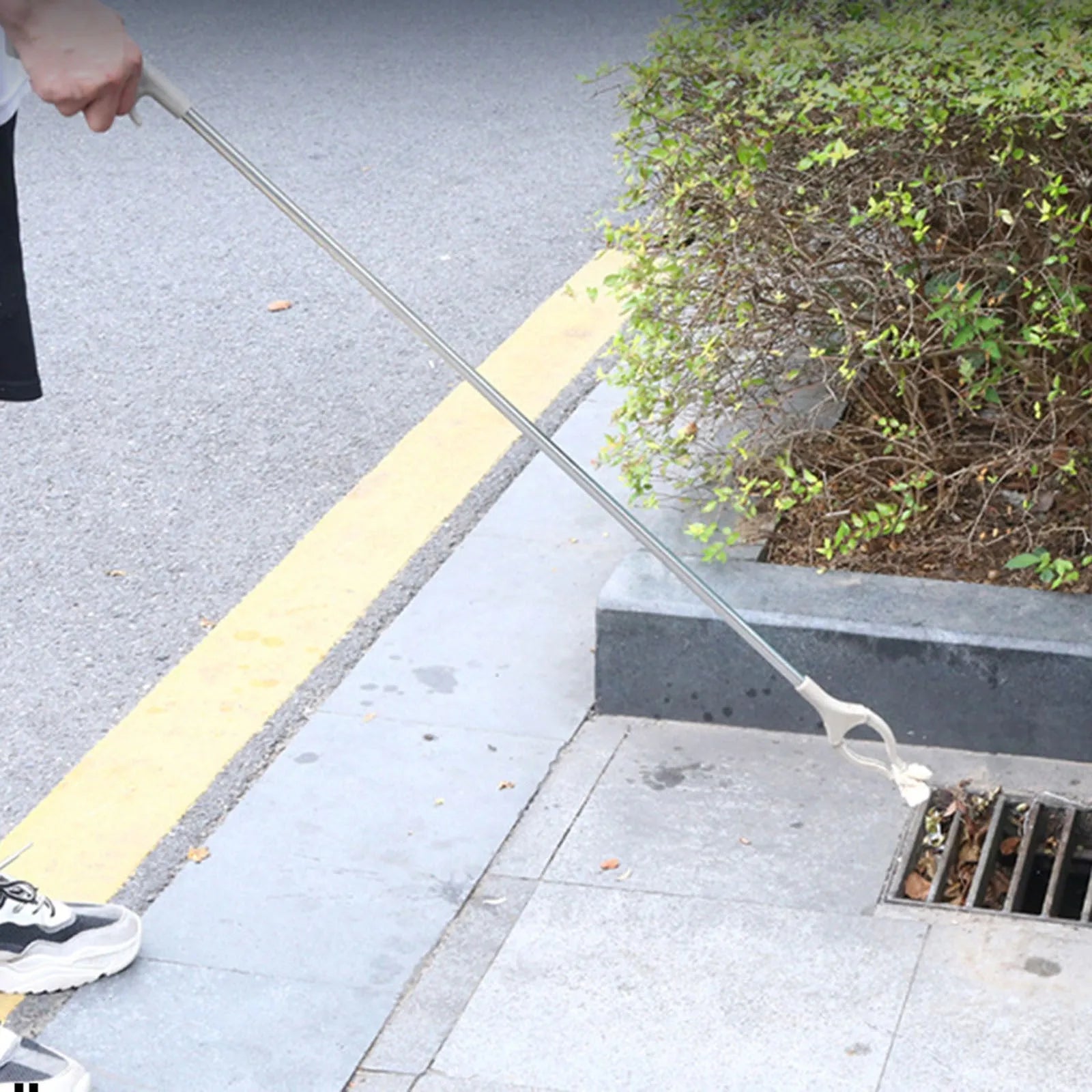 40 cm stainless steel bending-free pliers with push-type handle for one-handed garbage collection
